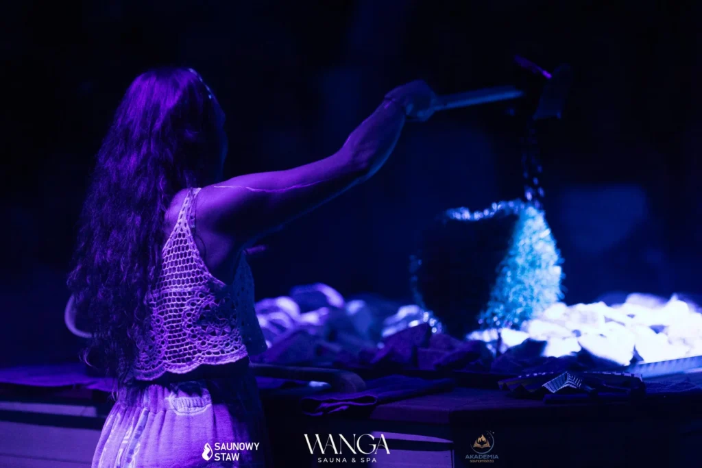 Wiktoria Piątkowska podczas seansu herbalowego, Fot. Ryszard Rak